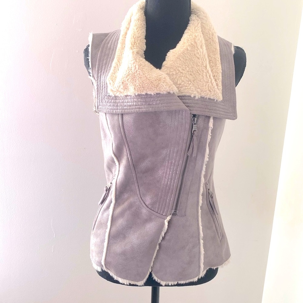 Guess Sherpa lined vest